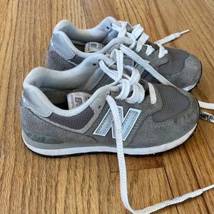 574 New Balance Toddler Sneakers in Gray and White size 11, wide